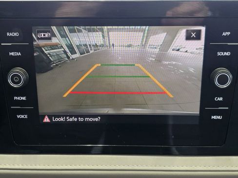 Used 2025 Volkswagen Taos SE FWD image 13