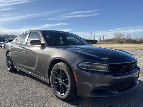 Used 2020 Dodge Charger SXT w/ Leather Interior Group image 2