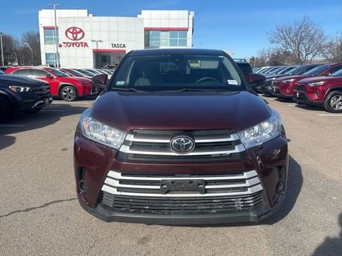 Used 2019 Toyota Highlander LE image 2