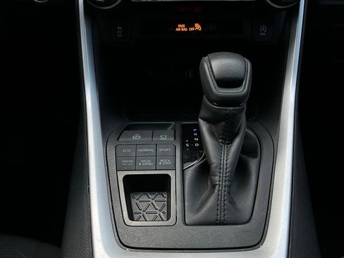 Used 2025 Toyota RAV4 XLE image 24