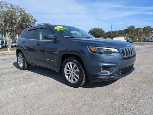 Used 2019 Jeep Cherokee Latitude w/ Popular Appearance Group image 2