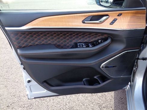 Certified 2022 Jeep Grand Cherokee Summit image 6