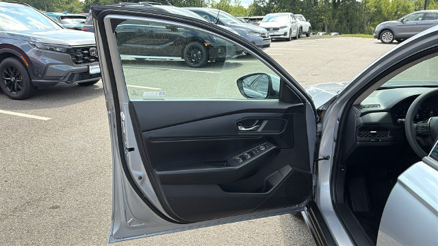Used 2023 Honda Accord EX image 8