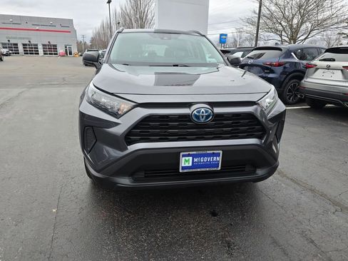 Used 2021 Toyota RAV4 LE image 10