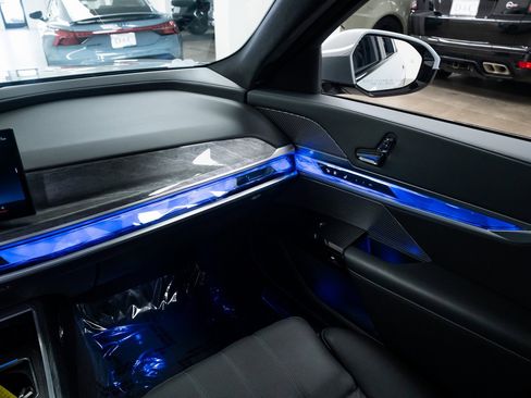 Used 2024 BMW 750e xDrive image 11