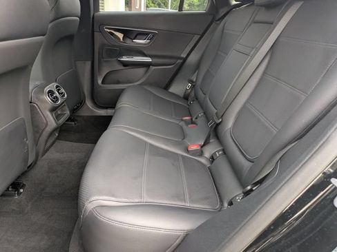 Used 2025 Mercedes-Benz GLC 300 4MATIC image 26