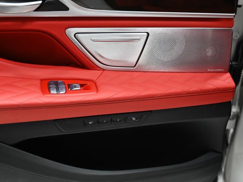 Used 2022 BMW ALPINA B7 xDrive w/ Luxury Rear Seating Package image 36