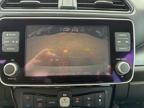 Used 2022 Nissan Leaf SV FWD image 28