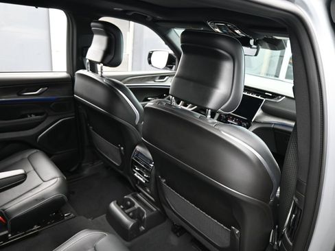 Used 2024 Jeep Grand Cherokee L Overland w/ Advanced Protech Group III image 52