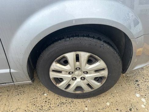 Used 2018 Dodge Grand Caravan SE FWD image 20