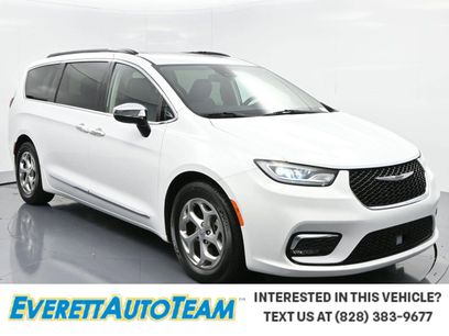 Used 2023 Chrysler Pacifica Limited