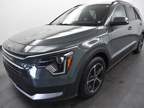 Used 2023 Kia Niro EX w/ EX Cold Weather Package image 3