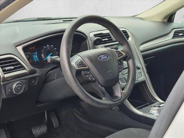 Used 2018 Ford Fusion SE w/ Fusion SE Technology Package FWD image 11