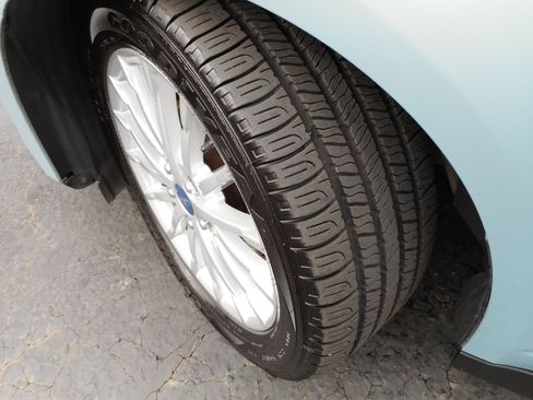 Used 2013 Ford C-MAX SE image 11