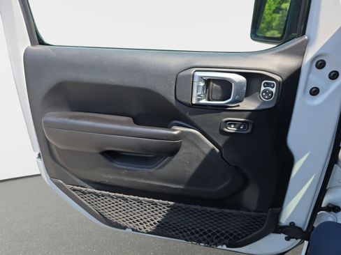 Used 2021 Jeep Wrangler Unlimited Sport AWD/4WD image 25