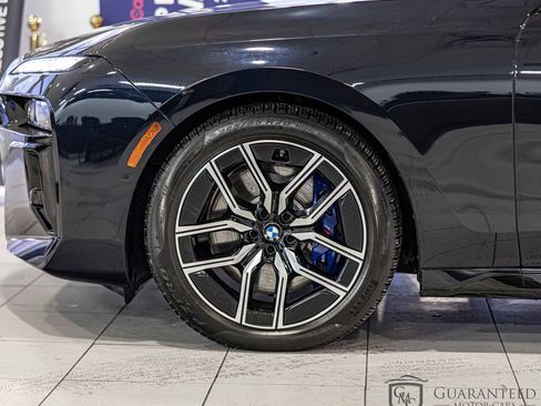Used 2025 BMW 760i xDrive w/ Executive Package image 7
