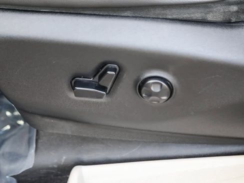 Used 2019 Chrysler Pacifica Touring-L Plus w/ Tire & Wheel Group image 19