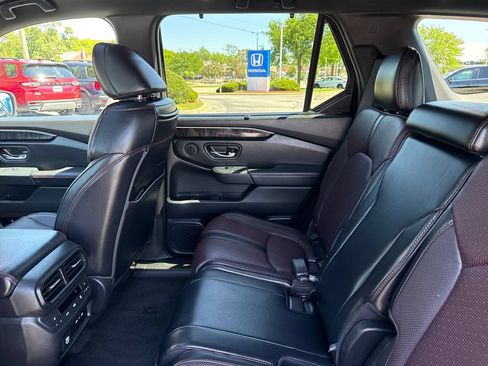 Certified 2025 Honda Pilot Black Edition image 21