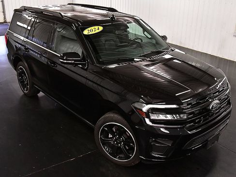 Used 2024 Ford Expedition Limited AWD/4WD image 14