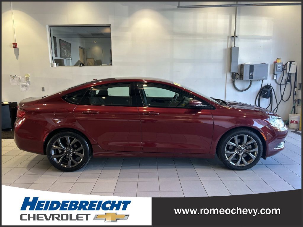 Used 2015 Chrysler 200 S w/ Comfort Group FWD image 2