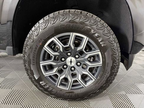 Used 2024 Chevrolet Colorado Z71 w/ Z71 Convenience Package 2 image 10