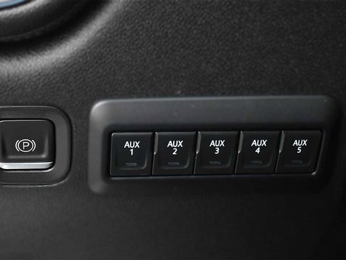 Used 2023 Chevrolet Silverado 2500 LT w/ Z71 Chrome Sport Edition image 21