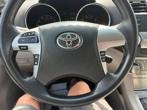Used 2012 Toyota Highlander 4WD w/ Tech Pkg image 11