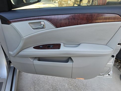 Used 2011 Toyota Avalon Limited FWD image 39