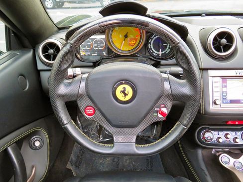 Used 2011 Ferrari California image 30