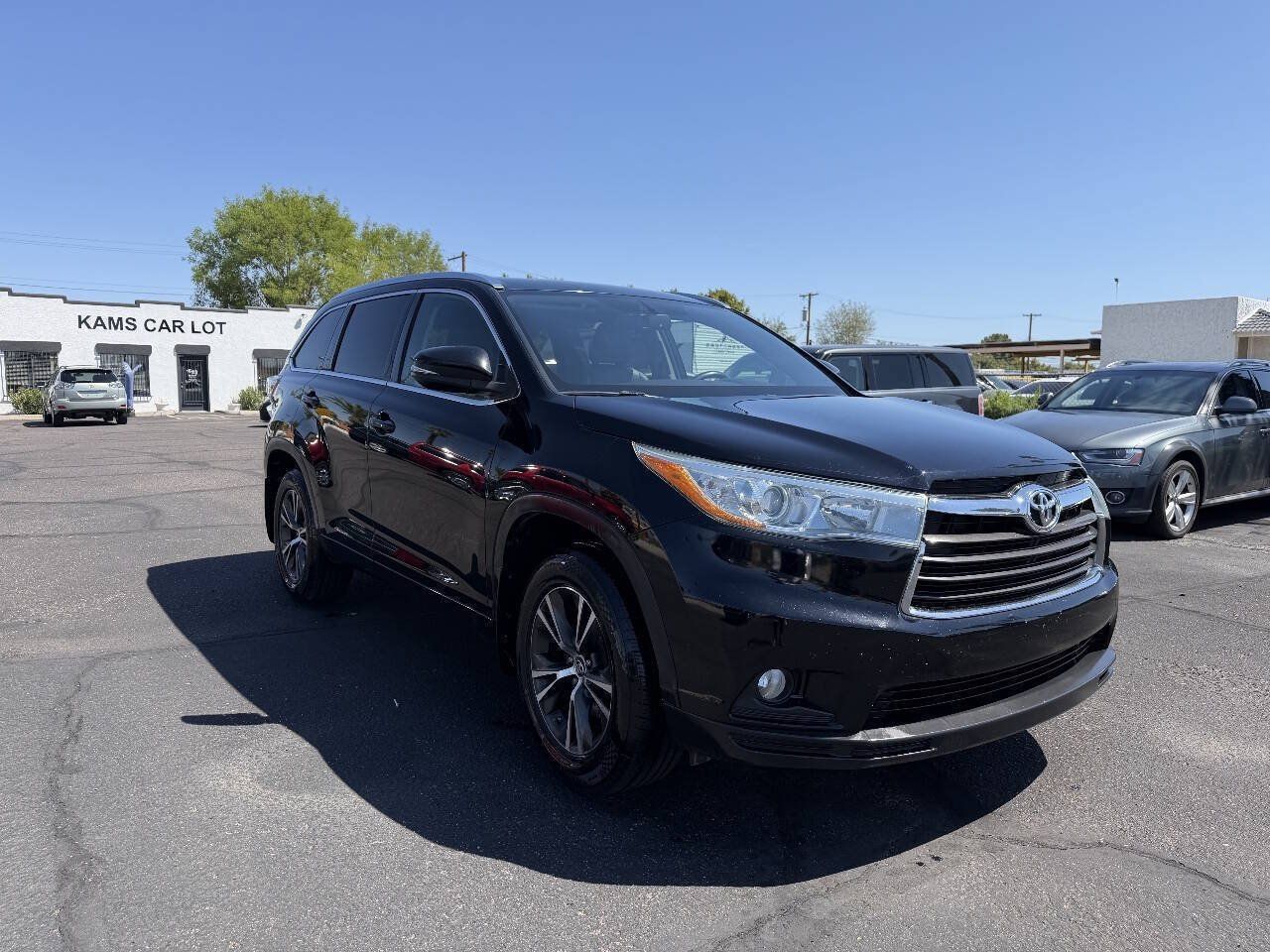 Used 2016 Toyota Highlander XLE AWD/4WD image 1