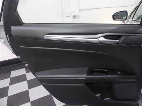 Used 2016 Ford Fusion Titanium AWD/4WD image 25