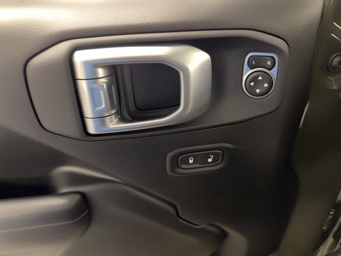 Used 2022 Jeep Wrangler Willys image 15