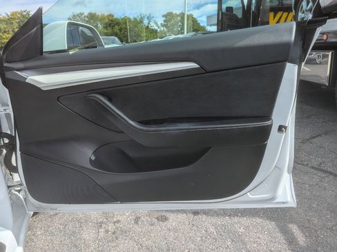 Used 2021 Tesla Model 3 Standard Range Plus image 28