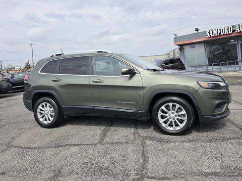 Used 2019 Jeep Cherokee Latitude w/ Popular Appearance Group image 9