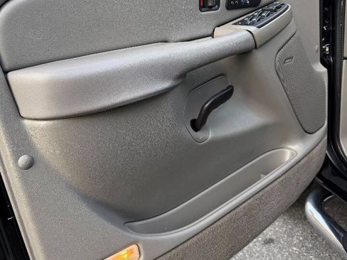 Used 2005 GMC Sierra 1500 SLT w/ Light Duty Power Package image 12