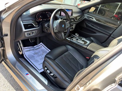 Used 2021 BMW 750i xDrive w/ Executive Package AWD/4WD image 17