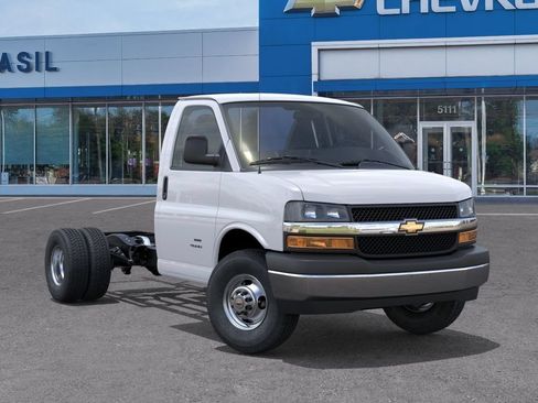 New 2026 Chevrolet Express 3500 w/ Power Convenience Package RWD image 7