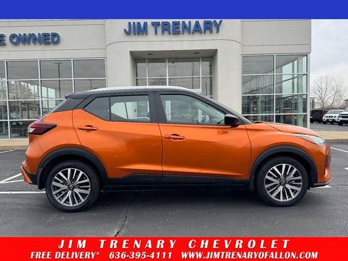 Used 2023 Nissan Kicks SV image 1