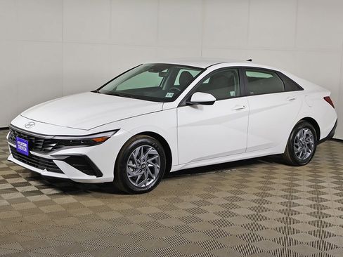 Used 2025 Hyundai Elantra Blue image 7