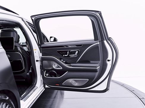 Used 2023 Mercedes-Benz Maybach S 580 4MATIC image 32