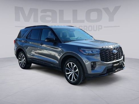 Used 2025 Ford Explorer ST-Line image 7