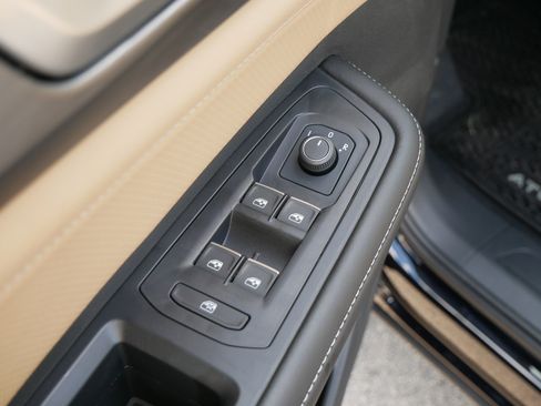 New 2025 Volkswagen Atlas Cross Sport SE image 7