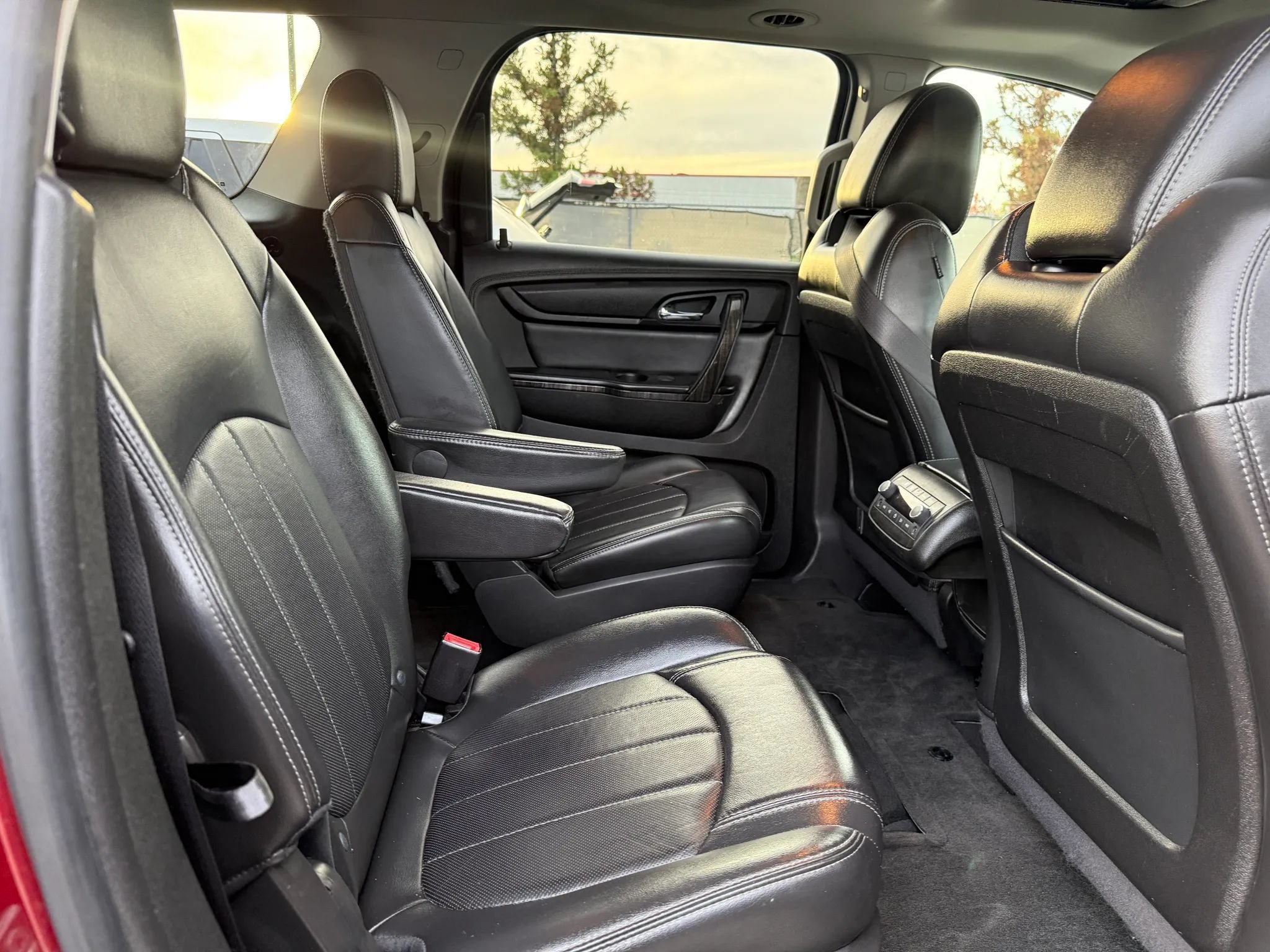 Used 2017 GMC Acadia Limited SLT AWD/4WD image 18