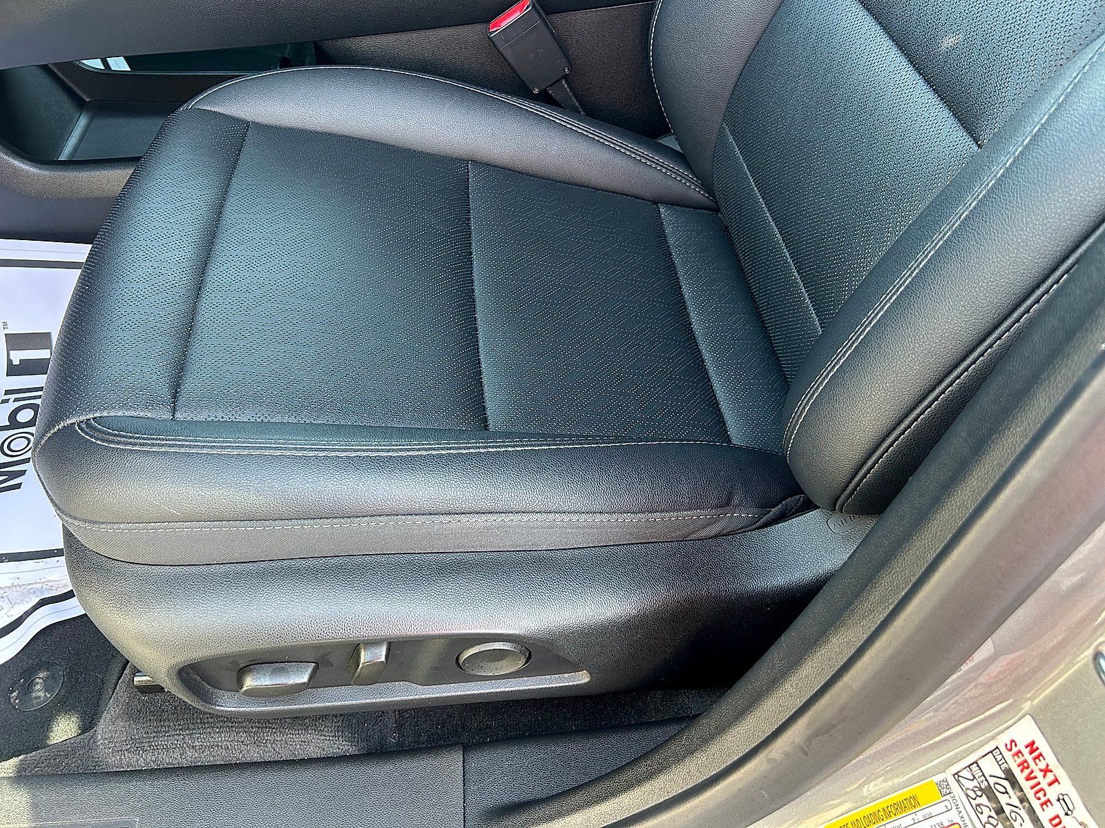 Used 2025 Chevrolet Equinox LT w/ Convenience Package II FWD image 11