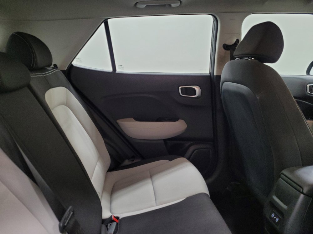 Used 2024 Hyundai Venue SEL FWD image 19