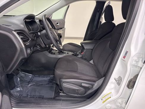 Used 2019 Jeep Cherokee Latitude w/ Popular Appearance Group AWD/4WD image 11