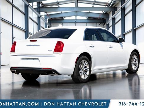 Used 2020 Chrysler 300 Touring w/ Driver Convenience Group RWD image 28