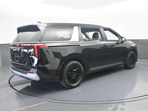 Used 2025 Kia Carnival image 6