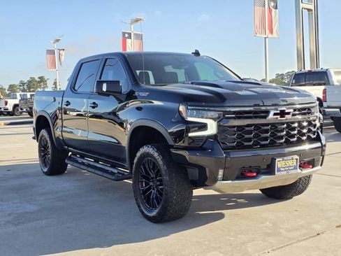 Used 2025 Chevrolet Silverado 1500 ZR2 w/ Technology Package AWD/4WD image 3