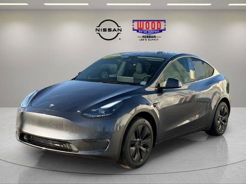 Used 2025 Tesla Model Y Long Range image 8